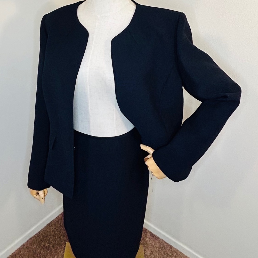 Tahari  Artur S. Levine Crew Neck Jacket Skirt Suit - Navy Blue - Size 14P  New